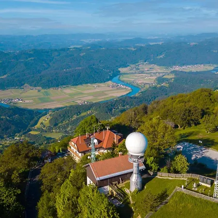 Tonckov Dom Na Lisci * Sevnica